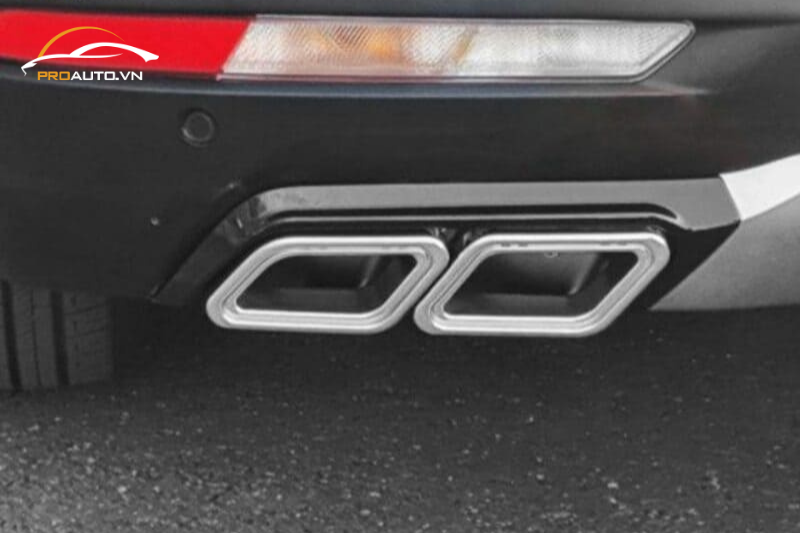 Độ LIP chia Pô xe Kia Carnival