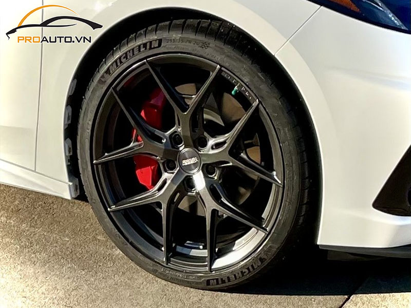 Độ mâm xe Hyundai Genesis