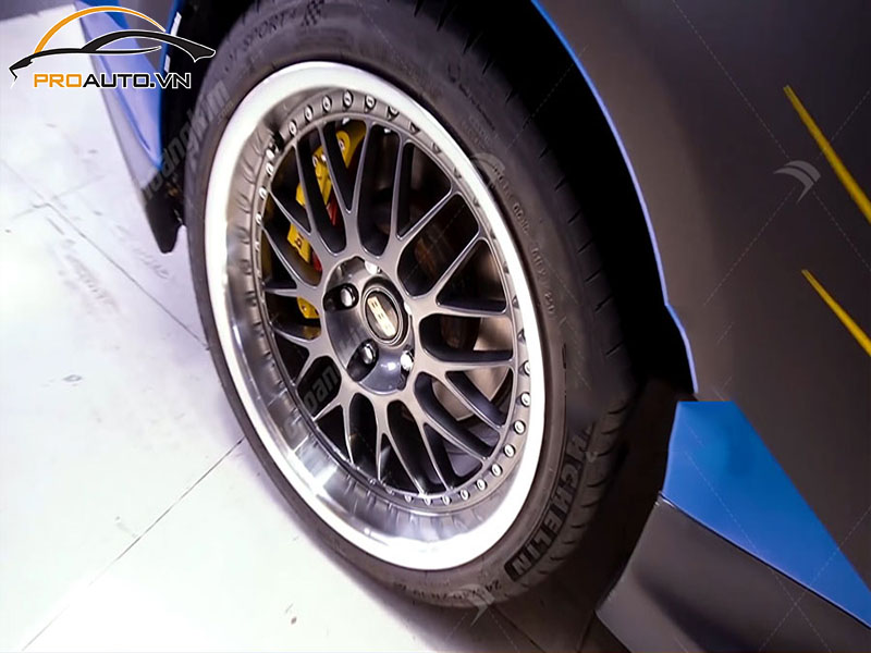 Độ mâm xe Hyundai Genesis