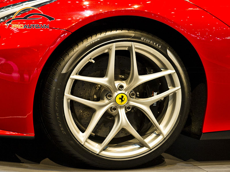 Độ mâm xe Ferrari F12 Berlinetta mang đến nhiều tiện ích cho người dùng