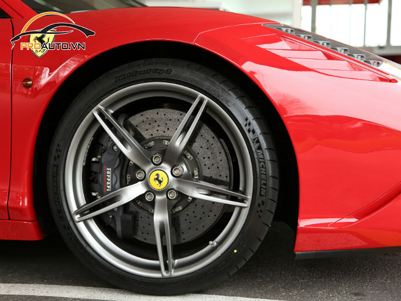 Độ mâm xe Ferrari F12 Berlinetta sai cách dẫn đến nhiều rủi ro