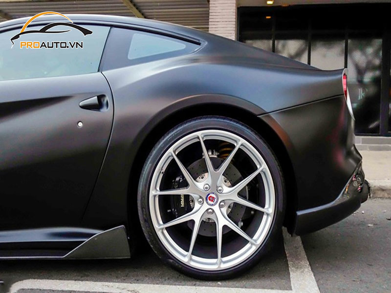 Kinh nghiệm độ mâm xe Ferrari F12 Berlinetta