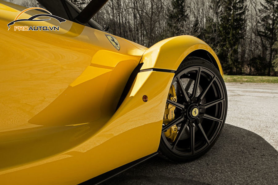 Độ mâm xe Ferrari LaFerrari với phong cách thể thao độc đáo
