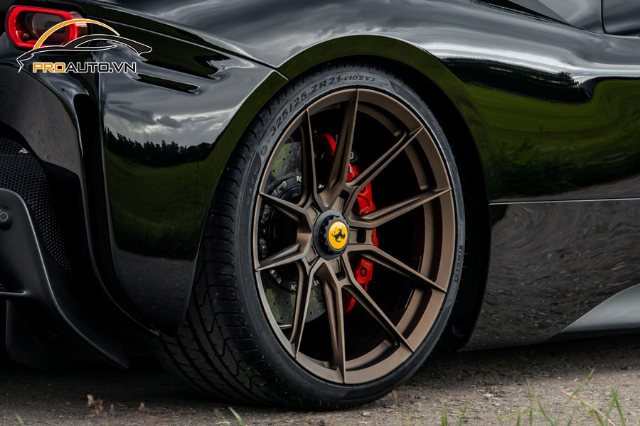 Độ mâm xe Ferrari SF90 Stradale sai cách dẫn đến nhiều rủi ro