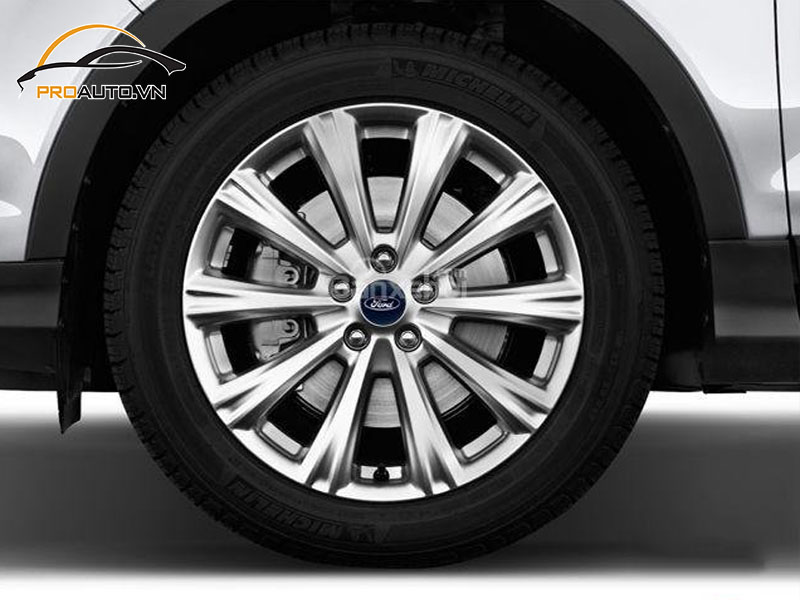 Độ mâm xe Ford Escape với phong cách thể thao độc đáo 