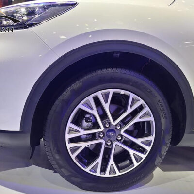 do mam xe Ford Escape 2 1