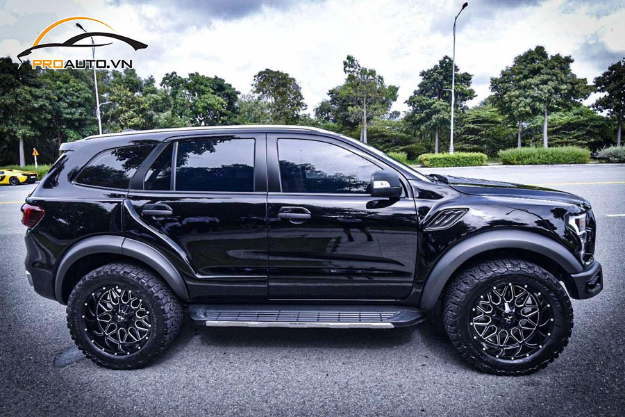 Độ mâm xe Ford Everest với phong cách thể thao độc đáo
