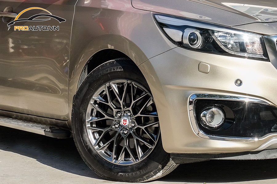 Độ mâm xe Kia Sedona với phong cách thể thao độc đáo 