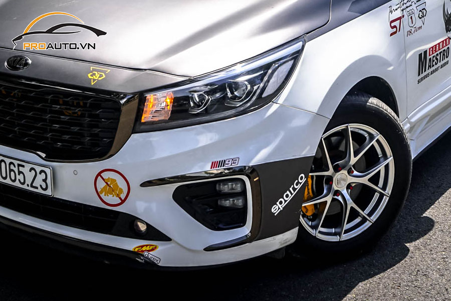 Độ mâm xe Kia Sedona nâng tầm thẩm mỹ cho xe 