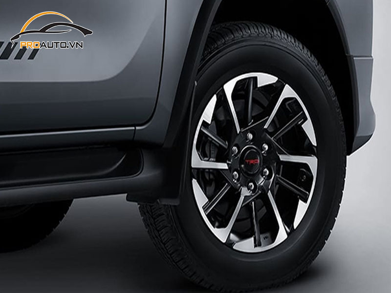 do-mam-Toyota-Fotuner-1