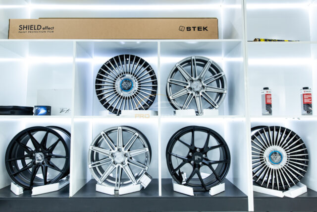 Khu vực trưng bày độ mâm xe hơi tại Proauto.vn