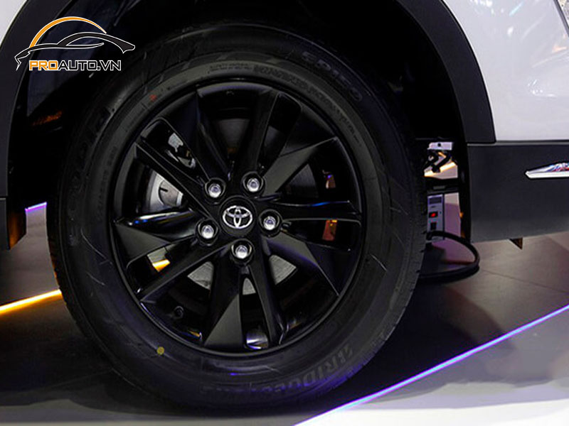 Các kiểu độ mâm xe Toyota Innova