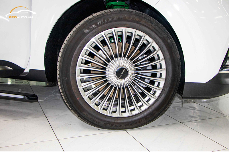 Độ mâm xe Hyundai Custin 2024 