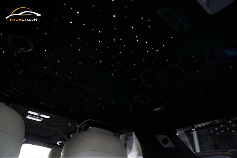 Độ trần ánh sao cho Hyundai Custin 2024