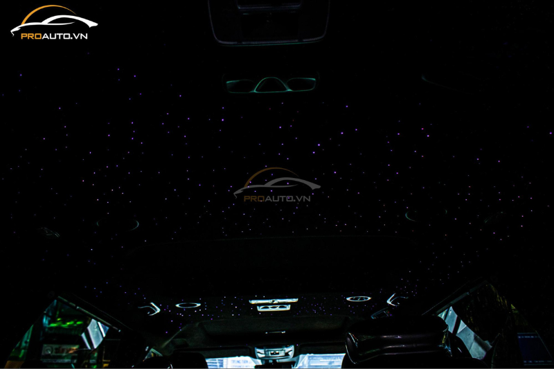 Độ trần ánh sao Kia Carnival