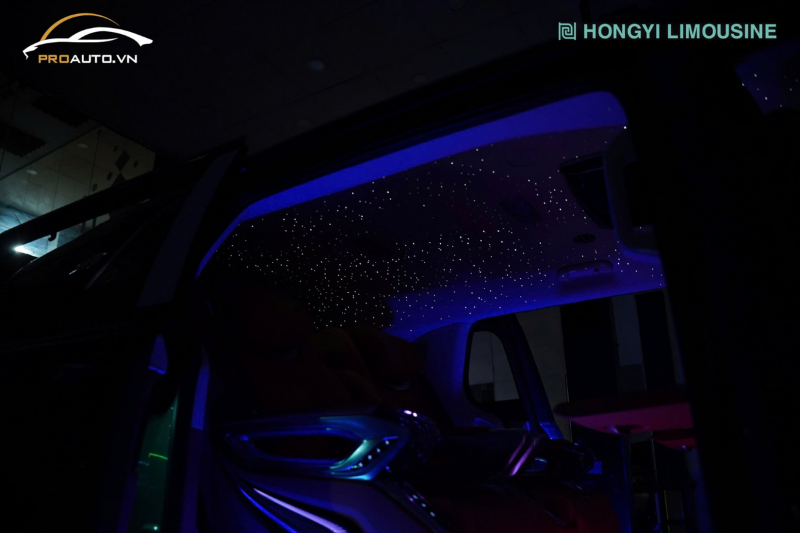 Độ trần sao xe Kia Carnival thực hiện bởi đội ngũ kỹ thuật có tay nghề cao