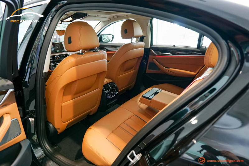 Đổi màu cột A, B, C cho xe BMW Series 5