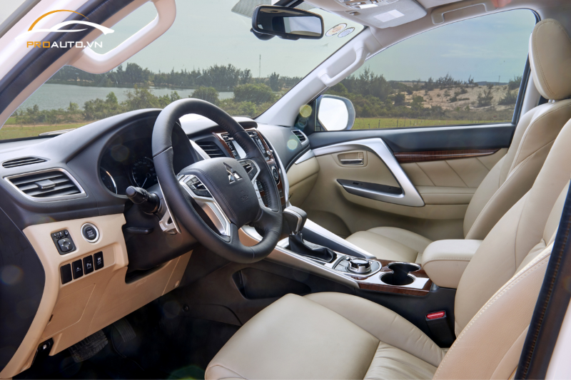 Đổi màu cột A, B, C cho xe Mitsubishi Pajero