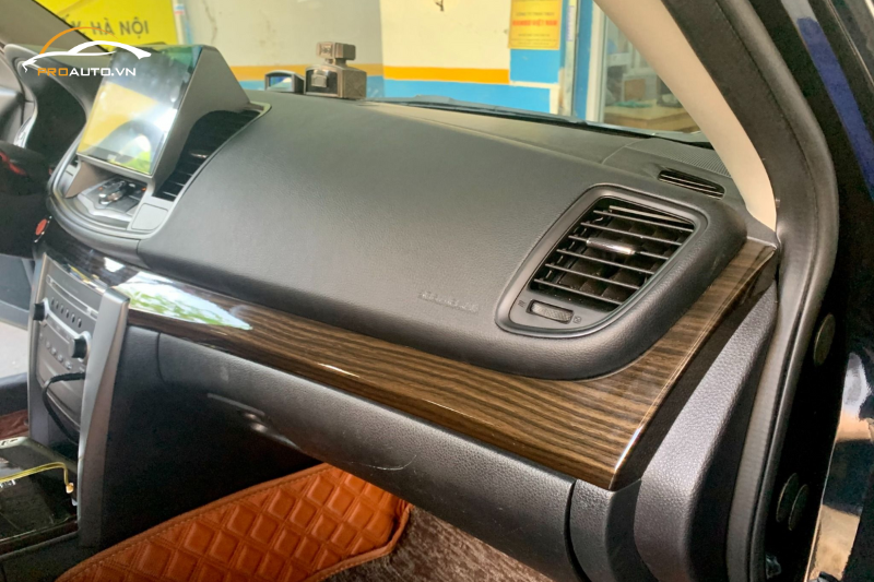 Đổi màu cột A, B, C cho xe Toyota Prado