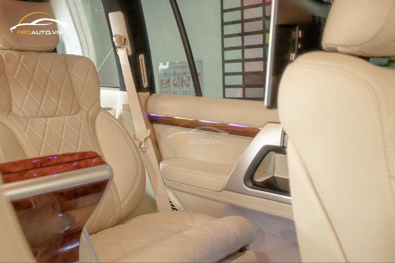 Đổi màu cột A, B, C cho xe Toyota Rush