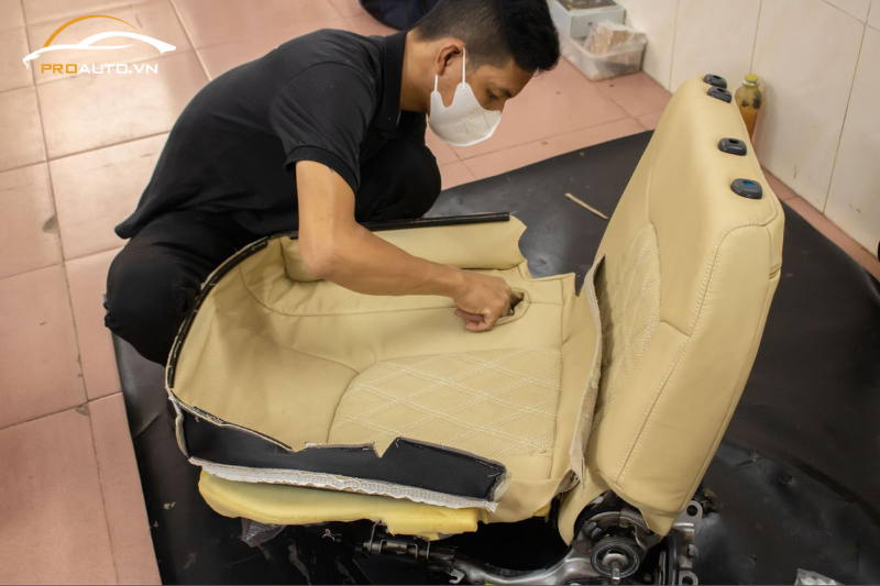 Đổi màu ghế da cho Mitsubishi Pajero