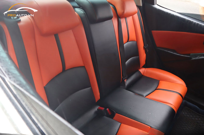 Đổi màu nội thất băng ghế thứ hai cho xe Mazda 2
