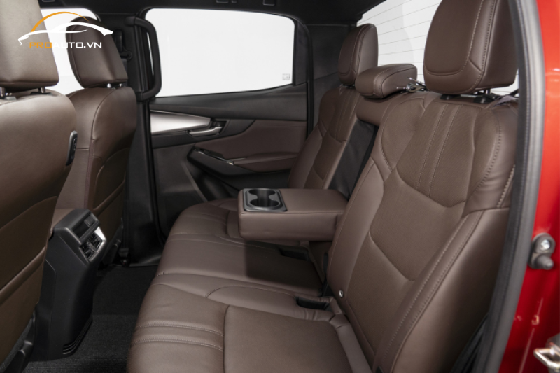 Đổi màu nội thất băng ghế thứ hai cho xe Mazda BT-50