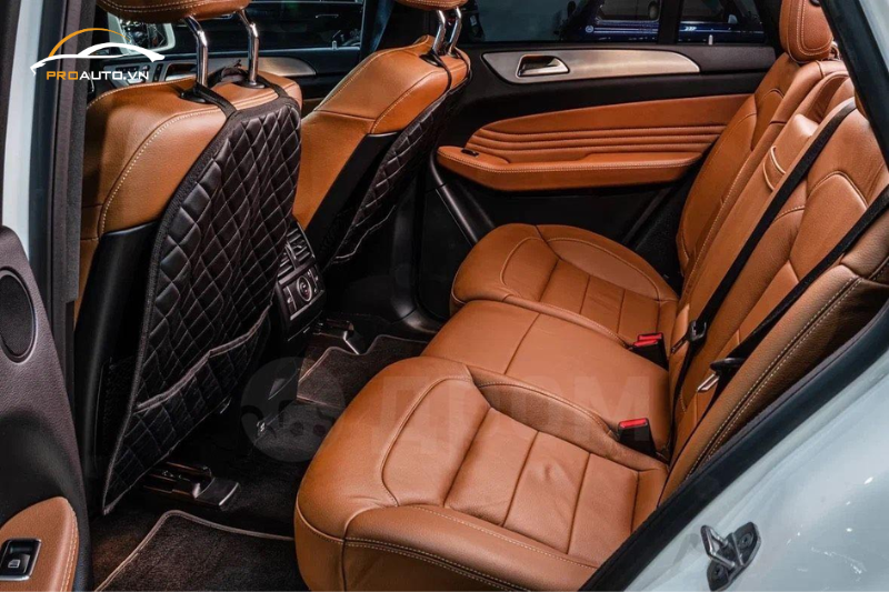Đổi màu nội thất băng ghế thứ hai cho xe Mercedes GLE