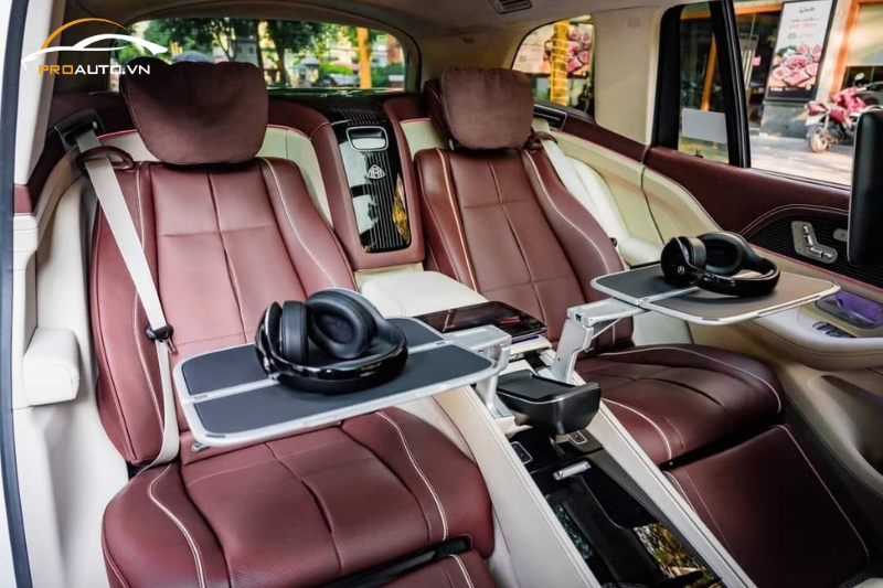 Đổi màu nội thất băng ghế thứ hai cho xe Mercedes Maybach