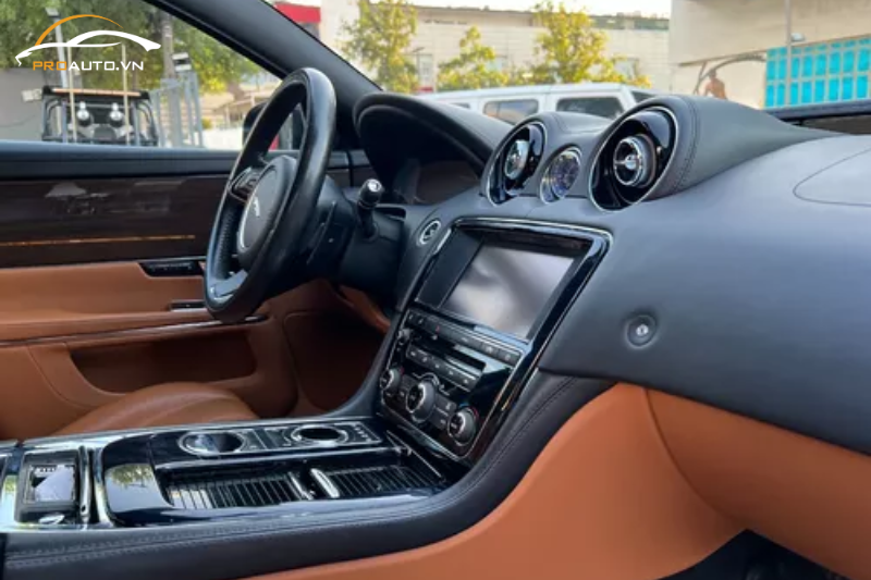 Đổi màu nội thất ghế tài, phụ xe Jaguar XJ
