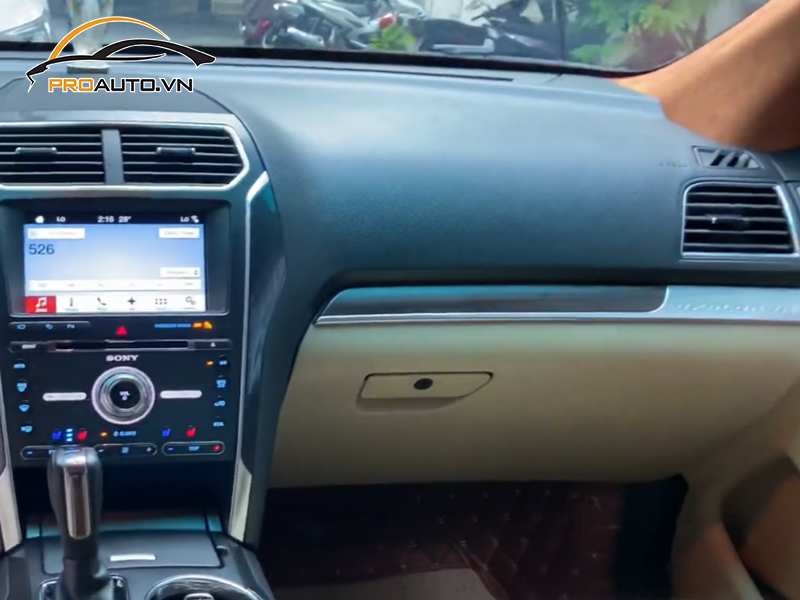 Bọc da taplo xe Ford Explorer