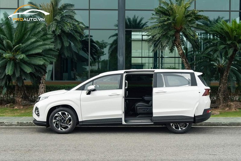 Đổi màu nội thất xe Hyundai Custin