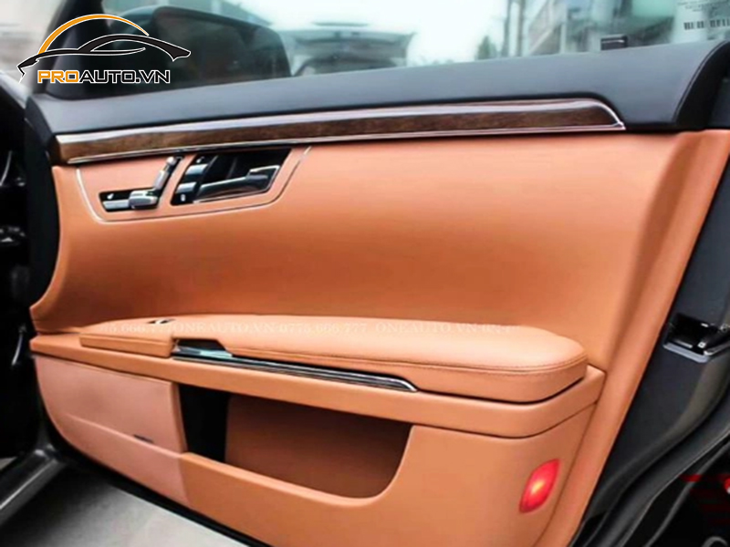 Bọc da tapi cửa xe Mercedes E-Class