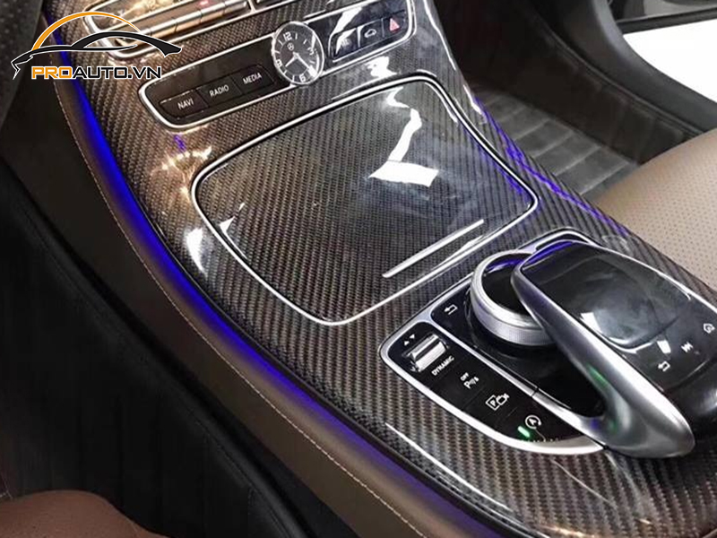 Đổi màu nội thất chi tiết xe Mercedes E-Class