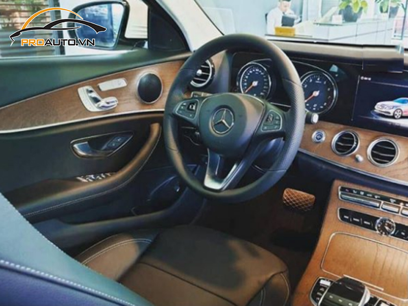 Đổi màu nội thất toàn bộ xe Mercedes E-Class
