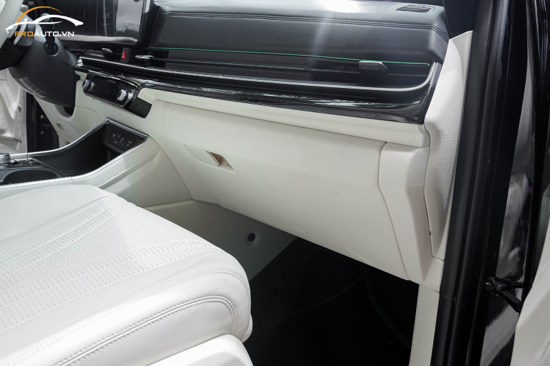 Đổi màu Taplo xe Kia Carnival