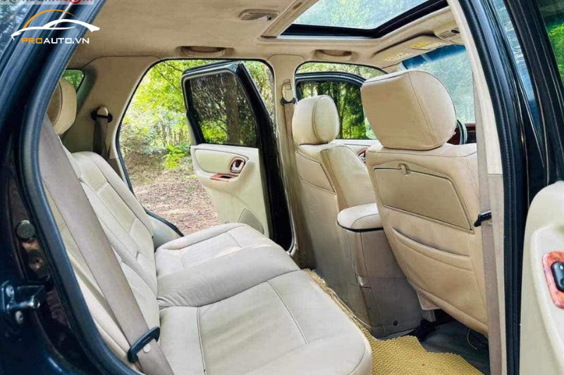 Đổi màu trần xe Ford Escape