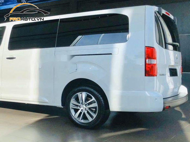 Dán phim PPF xe Peugeot Traveller