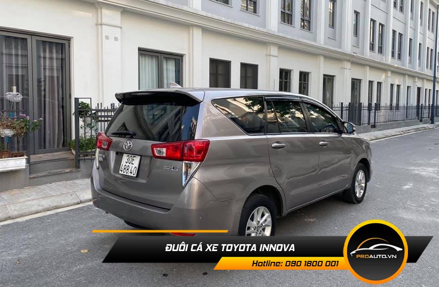 Đuôi cá xe Toyota Innova