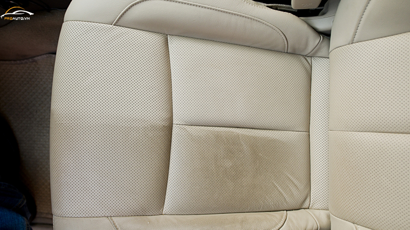 Ghế xe ô bị bẩn do thời gian dài sử dụng