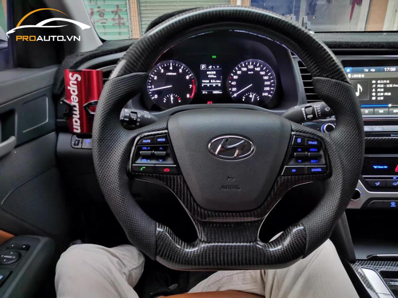 Giá bọc vô lăng Carbon xe Hyundai Custin mới nhất