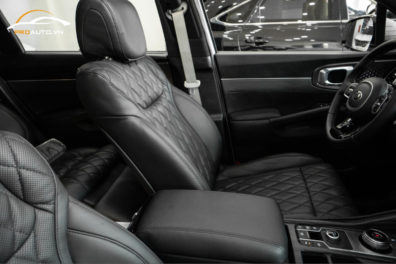 Giá đổi màu nội thất xe Kia Soluto đa dạng