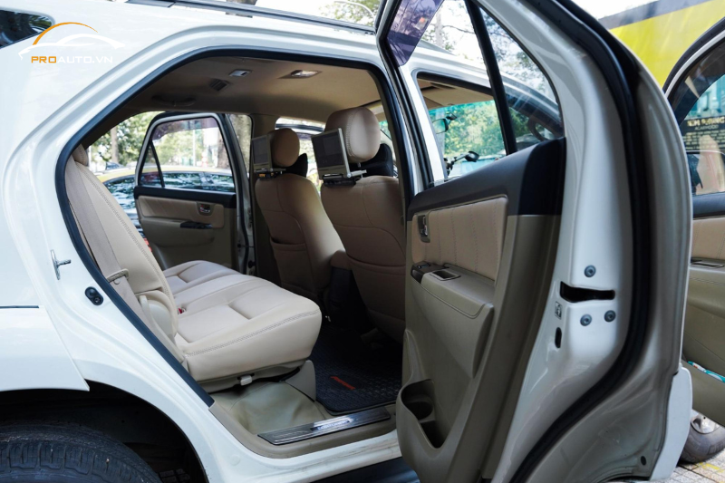 Giá đổi màu nội thất xe Toyota Prado đa dạng