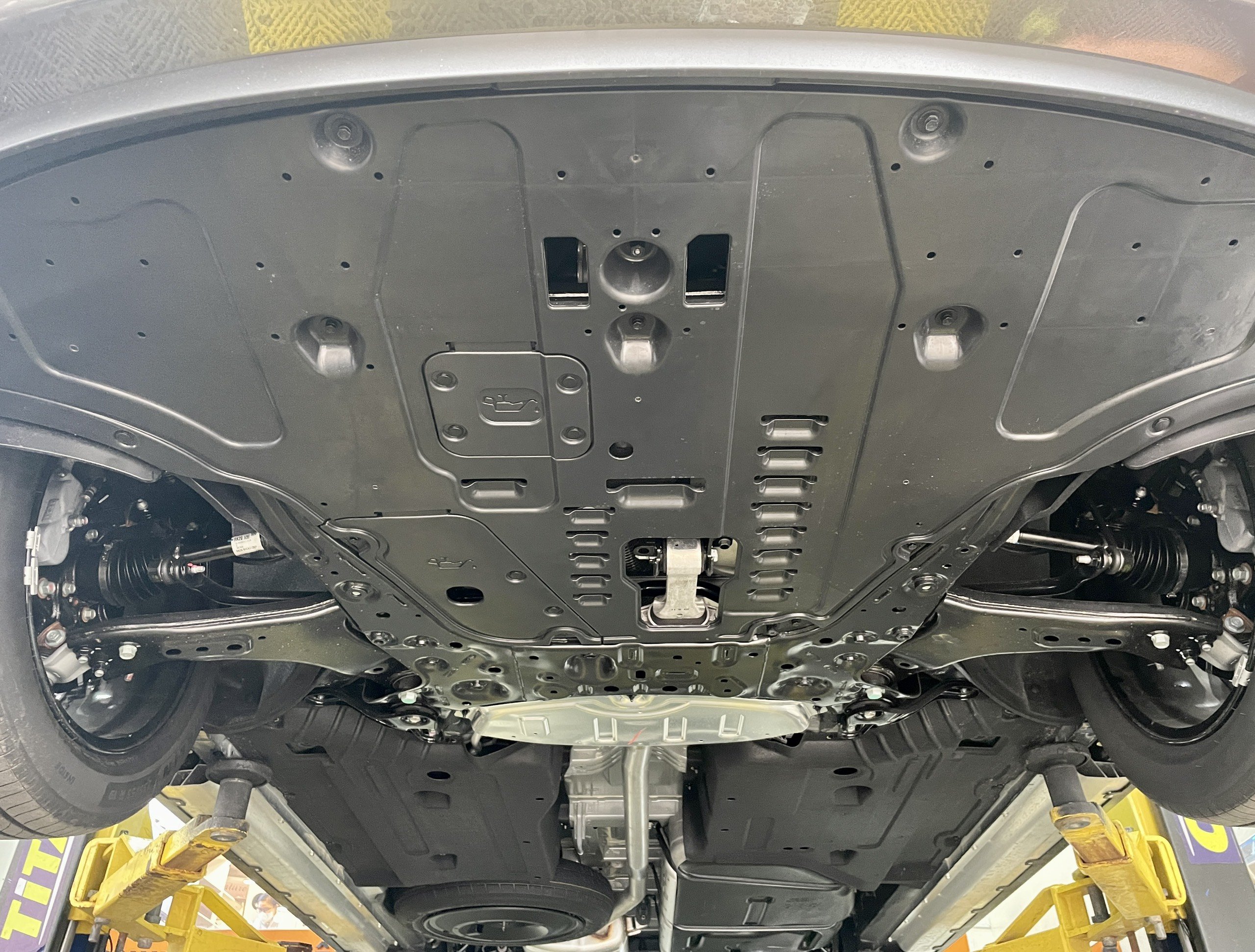 Giáp bảo vệ gầm xe Kia Carnival