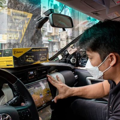 hinh anh lap dat man hinh dvd zestech tai proautovn 4