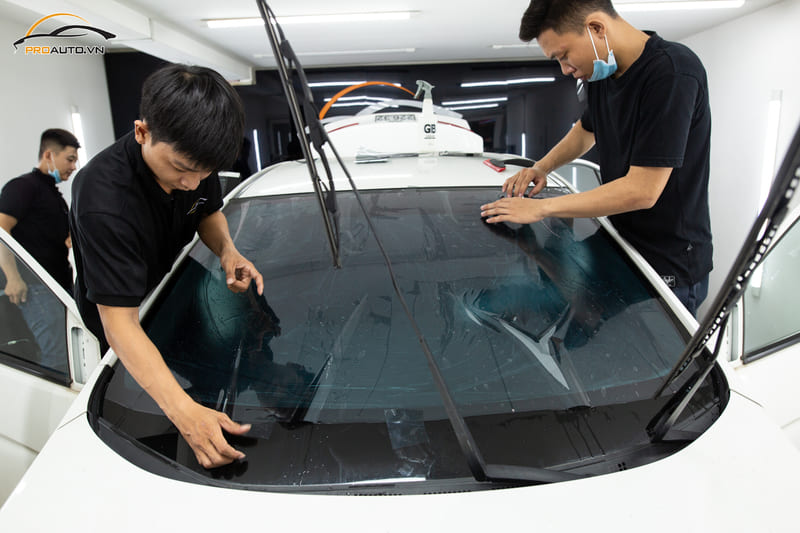 Hình ảnh thi công dán phim cách nhiệt 3M Cr60