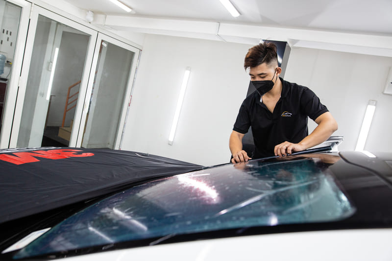 Hình ảnh thi công dán phim cách nhiệt 3M Cr60