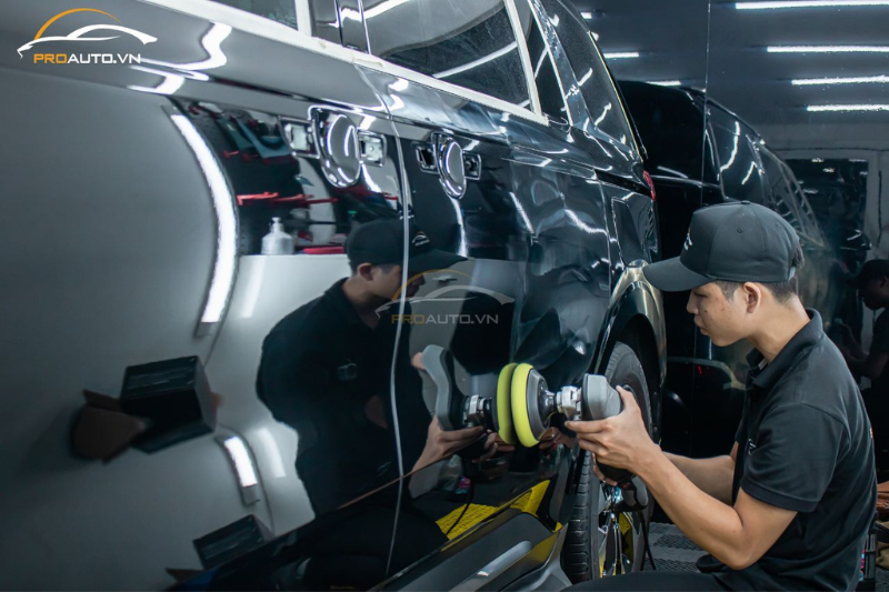 Hình ảnh thi công phủ ceramic xe Volkswagen Viloran