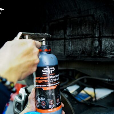 Hình ảnh thi công xịt phủ gầm ô tô tại PROAUTO.VN