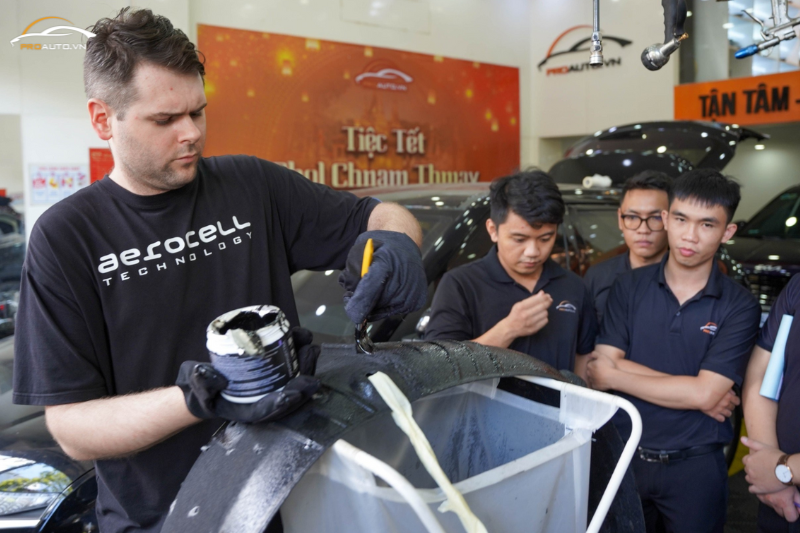 Hóa nhựa lòng vè được thực hiện bởi chuyên gia người Nga